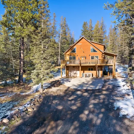 Beautiful Terry Peak Cabin, WiFi, Hot Tub. Game Room