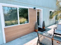 River Retreat Luxury King Studio with Jacuzzi Bath, Walkers Paradise,Near River. - Homestays