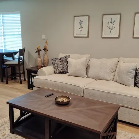 Cozy 1-bedroom apartment with WiFi, AC, located in Old Town Burleson