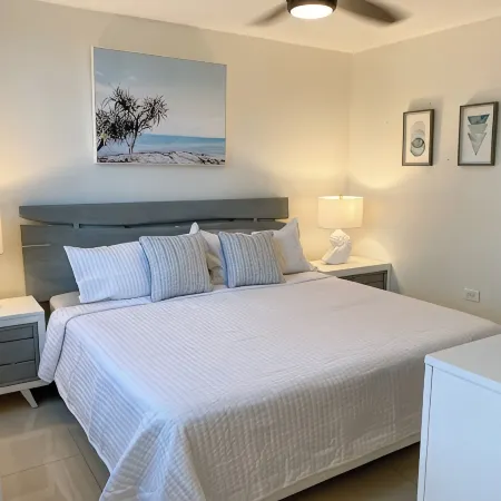Crab Shack Condo at the Beach! Newly renovated! Beachfront with pool!