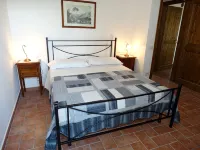 Montegonfoli MANDORLO, SAN GIMIGNANO, apt. with pool, terrace and amazing views - 2-Star
