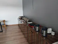 Treetops Inn - Hostels