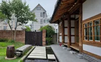 Morning of Gyeonggijeon Gyeong - Private Pools