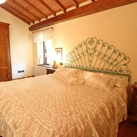 Nice little house near the beach with a nice garden. Air conditioning.