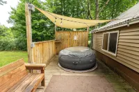 Spacious & Updated! Marquette Township Home - HotTub - Backyard - Garage - 4-Star