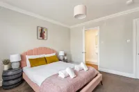 Ground Floor•Parking•Windsor Castle - By Tempstay - 2-Star