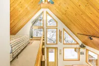 兩臥室加閣樓的山景木屋 - 小木屋
