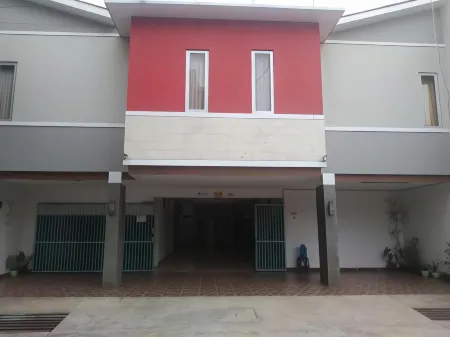 Modern Indekos Cilegon Syariah RedPartner Отели в г. Purwakarta