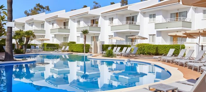 Universal Aparthotel Elisa Hotels in Muro