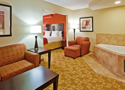 Holiday Inn Express & Suites Memphis/Germantown Hotels in Germantown