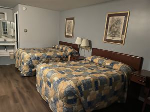 Budget Host Three Crowns Motor Lodge