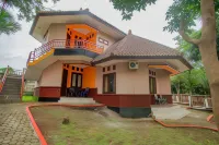 Bumi Kedaton Resort Hotel di Sukadana Ham