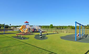 Cozy Pool 4 Bed Home with Spa 4 Bedroom Home by RedAwning