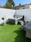 Gloucester Place Townhouse with Hot Tub!