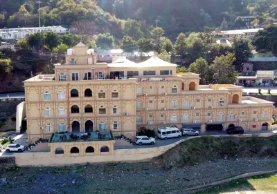 Hotel le Roi Lake View Koti Hotels in 