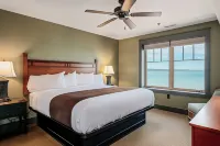 Tamarack Lodge Hotels in East Bay Township
