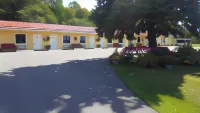 The Garrett Inn Hotels in McHenry