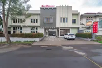 RedDoorz near Lembang Park & Zoo 2 Hotel di Kabupaten Bandung Barat