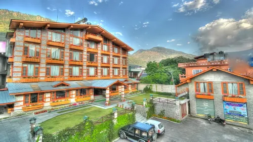 J.J Resorts Hotel a Mohal