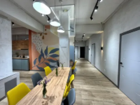 izzzi布什別克青年旅舍