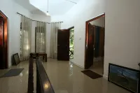 Tree Breeze Inn