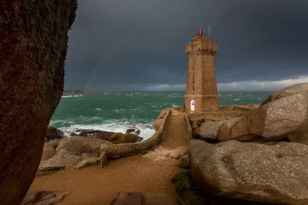 Detached house in Ploumanach - sleeps 4 (2 adults and 2 children)