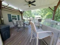 Lake Front Cabin on Seneca Lake.  Come Play in the Lake.Sleeps 8, 5 Beds Hotels in Richland Township