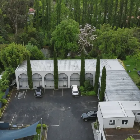 Riverbank Park Motel