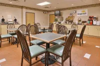 Days Inn & Suites by Wyndham Bridgeport - Clarksburg Hotels in Clarksburg