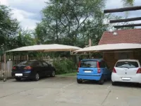 Ukarimu Guest House - parking