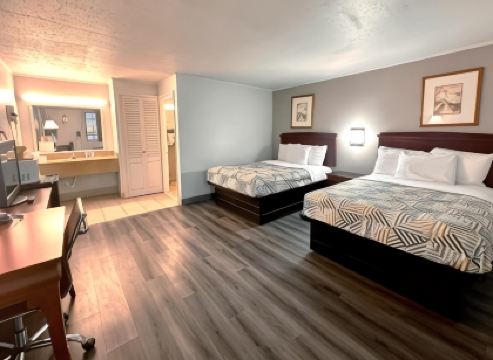 Red Carpet Inn - Stamford