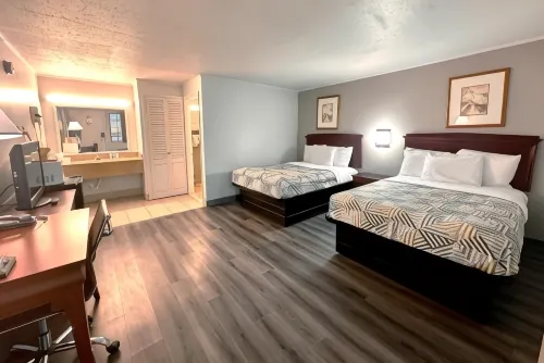 Red Carpet Inn - Stamford