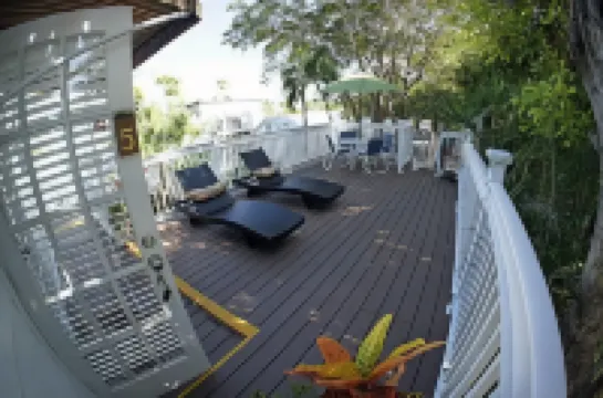 Seascape Tropical Inn