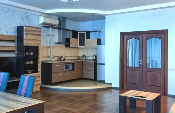 弗拉基米爾廣場公寓