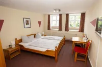 Hotel zur Linde | Hotel - Restaurant - Partyservice Hotels in Sankt Michaelisdonn