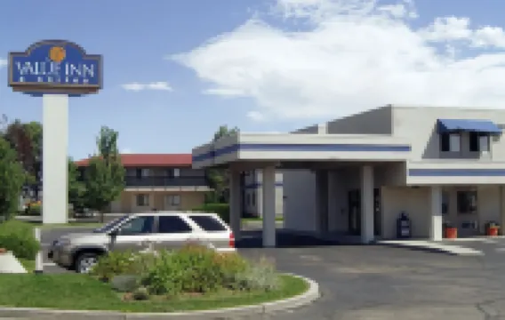 Travelodge by Wyndham Colorado Springs Airport/Peterson AFB Hotels near Colorado Springs Airport