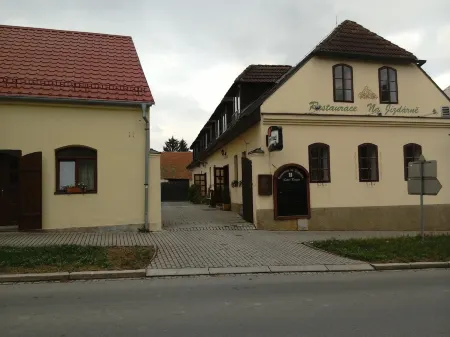 Penzion a Restaurace Na Jízdárně Отели в г. Dolni Lukavice