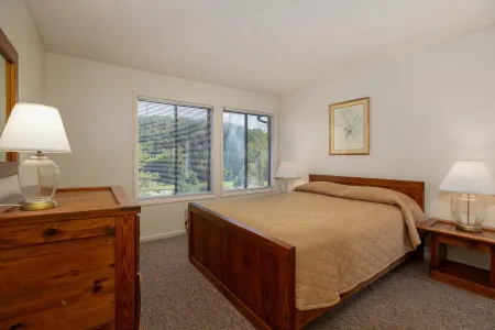 Scenic Double-Level Deck and Cozy Fireplace - Charming Mountain Retreat Отели в г. Shenandoah County