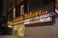 Hotel Swaran Palace