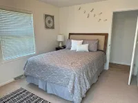 Cozy home with beautiful LAKE VIEW! 톰슨 타운쉽 호텔