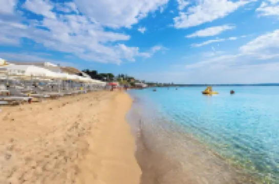 Villa Seaside - Beach Retreat with Jacuzzi