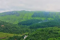 The Kissing Mountains