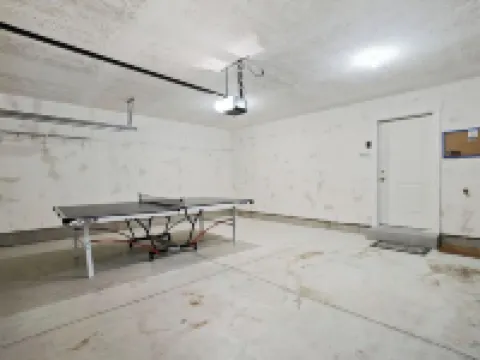 Lots of extras! Pickleball, corn hole, ping pong table, beach toys! Hotels in Rich County