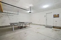 Lots of extras! Pickleball, corn hole, ping pong table, beach toys!