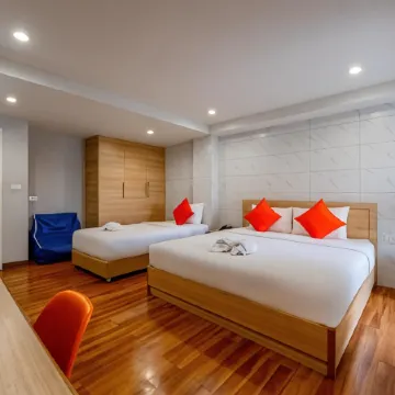7 Days Premium Hotel at Icon Siam Отели рядом с достопримечательностью «Станция метро BTS-Bang Wa»