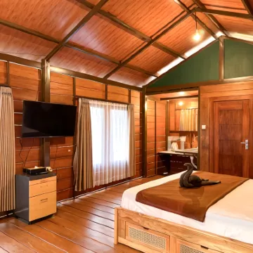 Bromelia Resort Hotels near Warung Kaleng