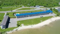 Days Inn & Suites by Wyndham St. Ignace Lakefront - Parvekkeita