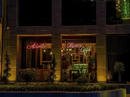 Cadillac Hotel Boutique Отели рядом с достопримечательностью «Музей карикатур»