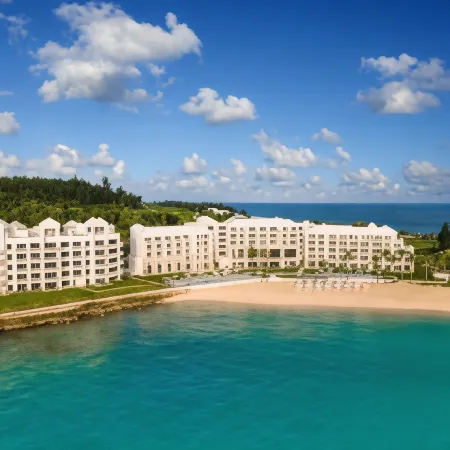 The St. Regis Bermuda Resort Отели рядом с достопримечательностью «Маяк Сент-Дэвида»