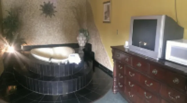 Naugatuck Motor Lodge